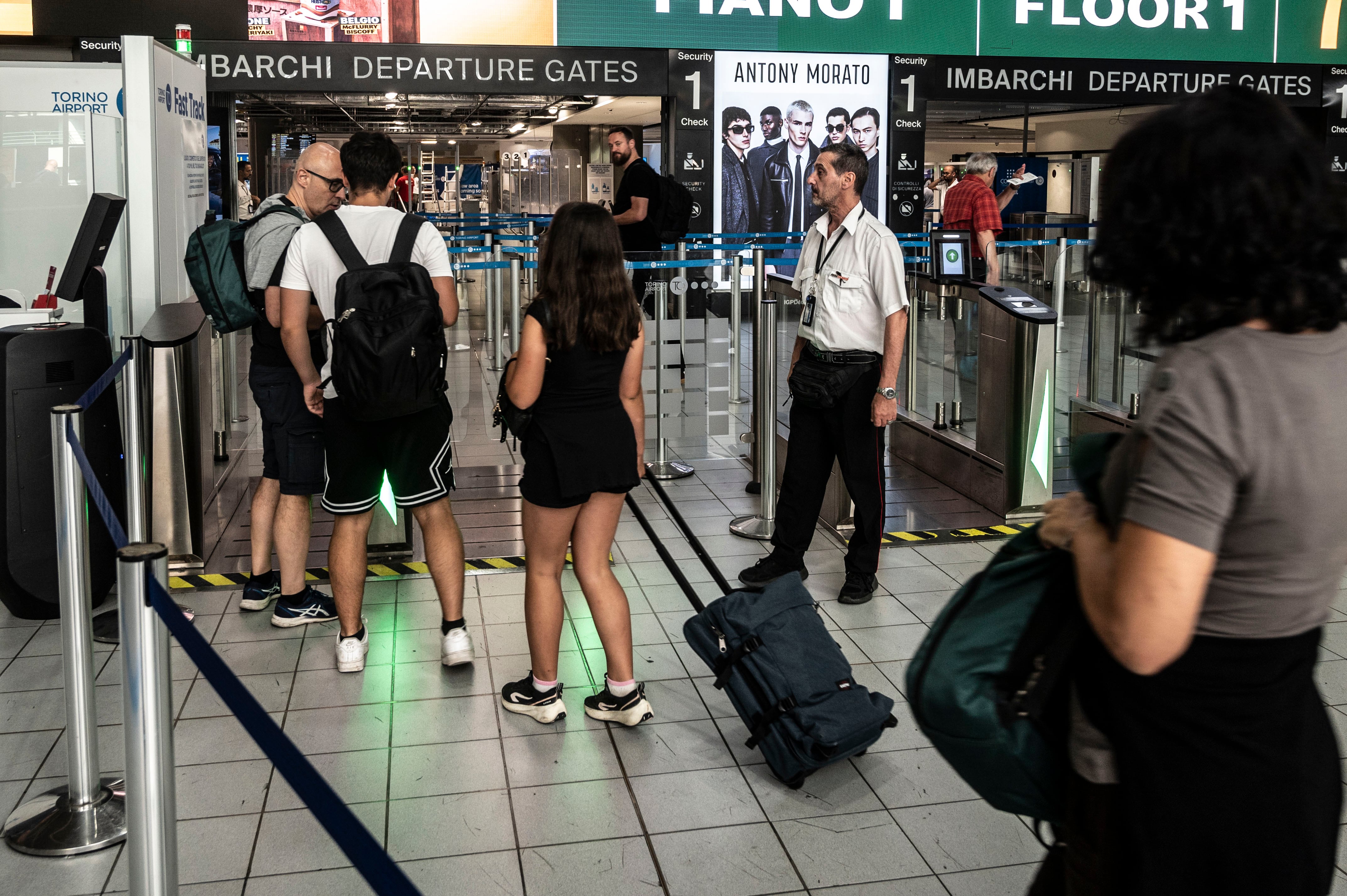 Última hora de la entrada de inmigrantes a Ceuta, en directo | El Gobierno da un ultimátum a Italia para que retire los controles en frontera a los viajeros procedentes de España