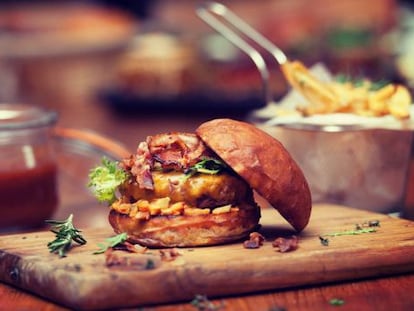 Hamburguesa especial de un bar de Barcelona.