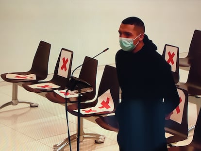 El rapero Morad, en el juicio por presunto intento de robo y amenazas, en Barcelona el 9 de febrero de 2022.