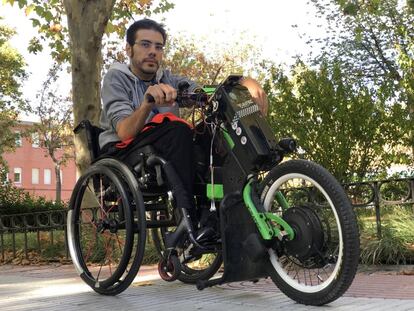 César Pérez Ortiz, en un parque de Alcorcón.