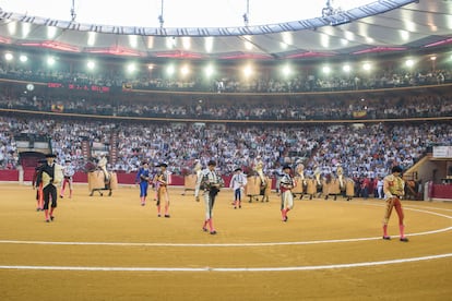 Paseíllo en la plazas de toros de Zaragoza.