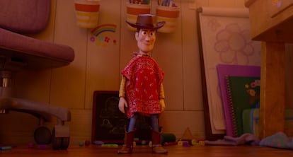 Woody, en una escena de 'Toy Story 5', De Disney.