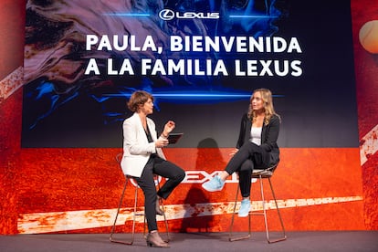 Mar Pieltain, directora de Lexus España, dando la bienvenida a la familia Lexus a la tenista Paula Badosa.