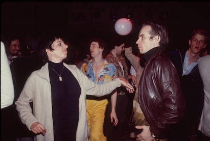 A?o 1979. Liza Minnelli y Rudolph Nureyev bailan en Studio 54, Nueva York.