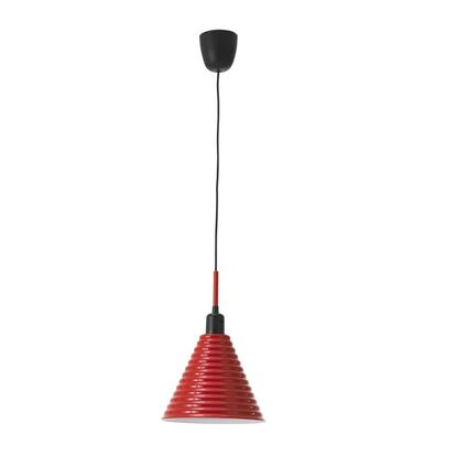 Otra que vuelve por el aniversario de los 75 años de IKEA. En edición limitada. Diseñada en los ochenta y disponible en colores que hacen honor a la década (plata, rojo, azul y amarillo) la lámpara de techo FÄRGSTARK es el vivo ejemplo de que envejecer bien es, a veces, una cuestión de mínimos.