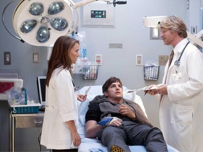 Los actores Natalie Portman y Ashton Kutcher protagonizan la comedia romántica 'Sin compromiso' (2011).
