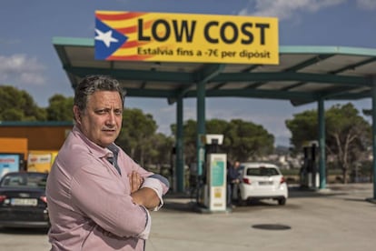 Jordi Roset, propietario de una gasolinera low cost independentista en l&#039;Ametlla del Vall&egrave;s (Barcelona)