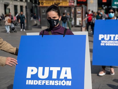 Personas con carteles denuncian el estigma que sufren las prostitutas en el Día Internacional contra la Explotación sexual en Madrid, el pasado año.