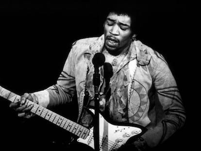 Jimmy Hendrix, durante uno de sus conciertos.
