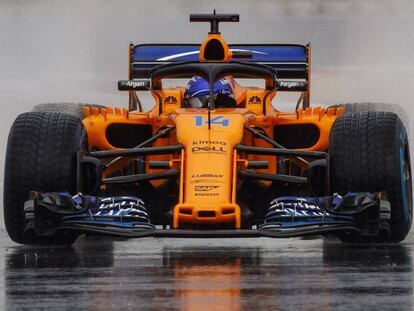 Fernando Alonso con su McLaren en el GP de Francia 