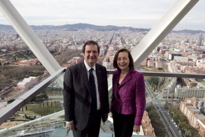 Jordi Hereu y Montserrat Tura posan en un hotel de Barcelona.