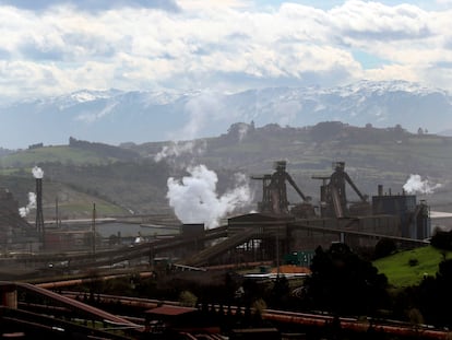 Instalaciones de ArcelorMittal en Gijón, donde la actividad ha cesado hasta el  lunes.