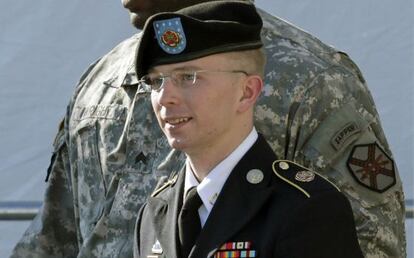 El soldado Bradley Manning antes de comparecer en la audiencia celebrada el pasado verano.