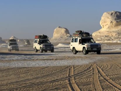 A tourist convoy makes its way to the Bahariya Oasis, southwest of Cairo, in May.