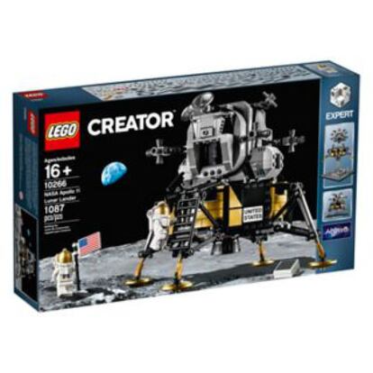 Lego ha colaborado con la NASA en la creación de un su juguete conmemorativo: el Creator Expert NASA Apollo 11 Lunar Lander (99,99 euros). Este detallado modelo coleccionable de más de mil piezas es una réplica del módulo lunar Eagle del Apolo 11.