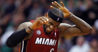 LeBron James durante el partido contra los Boston Celtics. 