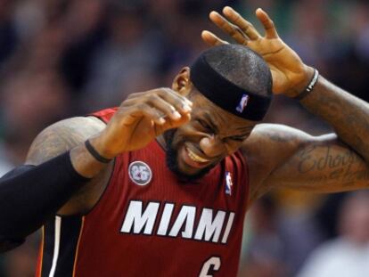 LeBron James durante el partido contra los Boston Celtics.