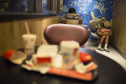 Em Hong Kong, há 123 estabelecimentos da rede McDonald´s que permanecem as 24 horas abertos.