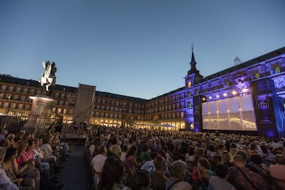 &#039;Il Trovatore&#039; de Verdi interpretado en el Liceu de Barcelona y retransmitido en la Plaza Mayor de Madrid, el viernes 21 de julio.