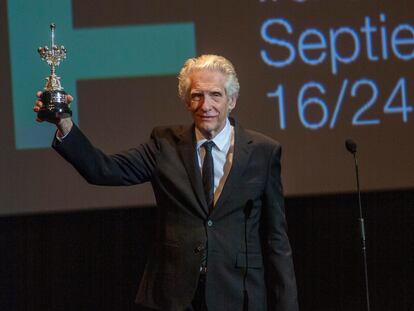 David Cronenberg, con el premio Doniostia en la mano el miércoles por la noche.