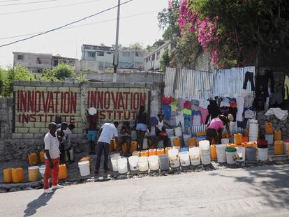 People line up to collect water in buckets and containers after Haiti's Prime Minister Ariel Henry pledged to step down following months of escalating gang violence, in Port-au-Prince, Haiti March 12, 2024.