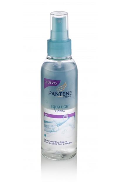 Si tras una jornada expuesta al sol sientes que tu pelo está seco aplícate este Spray Aqua Light de PANTENE (3,25 euros). Puedes ponértelo con el cabello húmedo y seco.