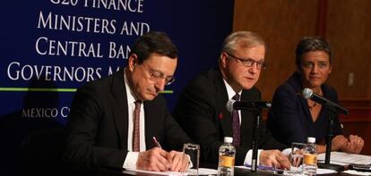 El presidente del BCE, Mario Draghi, el comisionado de Asuntos Económicos de EE UU, Olli Rehn, y la ministra danesa de Economía, Margreth Vestager, en la reunión del G-20 en México.