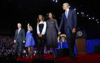 Obama, amb la seva dona, Michelle, la seva filla Malia i el vicepresident Joe Biden, acompanyat també de la seva dona, Jill.