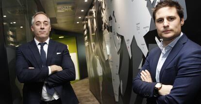 Sergi Torrents, director de la oficina comercial de LaLiga en China, y Óscar Mayo, director de desarrollo internacional de LaLiga.