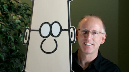 El dibujante Scott Adams posa con una reproducción a tamaño natural de su personaje Dilbert, en su estudio de Dublin, California, en 2006.