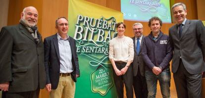Responsables del Ayuntamiento de Bilbao y asociaciones de comerciantes y hosteleros presentan este martes el cartel del Shopping Eguna. 