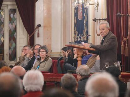 El actor y director de teatro José Luis Gómez, en el acto de homenaje a Santos Juliá en Alcalá de Henares.