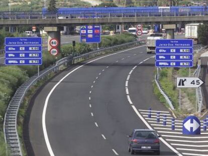 Un tramo de la autopista de peaje entre Sevilla y C&aacute;diz.