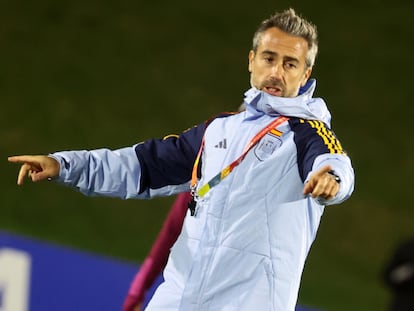 Jorge Vilda, en un entrenamiento de la selección española.