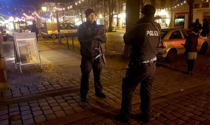 La policía ha evacuado el mercado navideño y los alrededores en la ciudad de Potsdam por un artefacto explosivo que ya ha sido desactivado. 