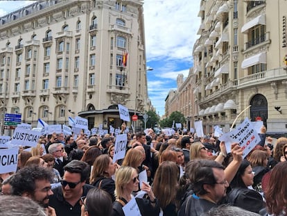 La abogacía de oficio llegando al Congreso en la manifestación del pasado 27 de abril