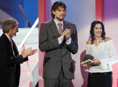 Marc Gasol y Laura Camps, en la entrega de los galardones a las selecciones de baloncesto.