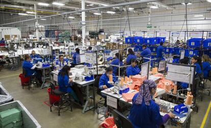 Mujeres trabajando en una maquiladora en Ciudad Juárez.