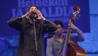 Salvador Sobral, en la Plaza Trinidad de san Sebastián.