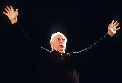 Dario Fo, en un escenario del teatro de Milán.