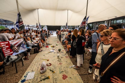 Concentración de familiares de los rehenes en poder de Hamás, este sábado en Tel Aviv.