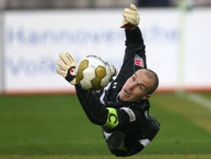 Enke, en un partido con el Hannover de la temporada 2008-2009.