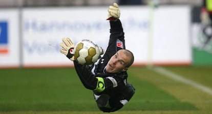 Enke, en un partido con el Hannover de la temporada 2008-2009.