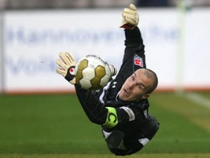 Enke, en un partido con el Hannover de la temporada 2008-2009.