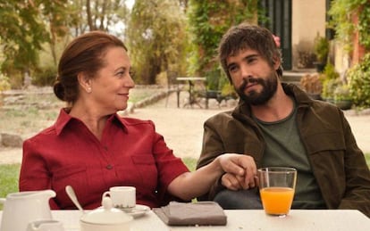 Los actores Gloria Muñoz y Unax Ugalde, en un capítulo de la nueva entrega de 'Gran reserva'.