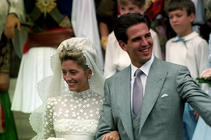 Pablo de Grecia y Dinamarca con Marie Chantal Miller el día de su boda, que se celebró en julio de 1995 en la catedral ortodoxa de Santa Sofía, en Londres, construida por inmigrantes griegos en el siglo XIX.