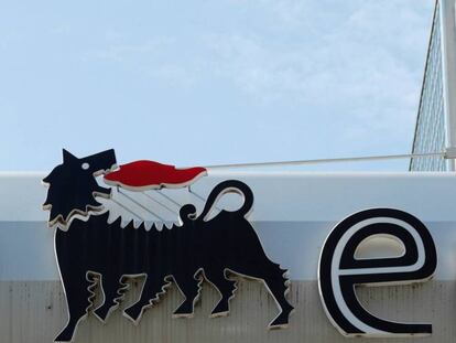 Logo de Eni en una gasolinera de Roma. 