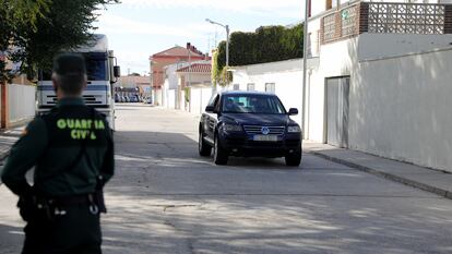 Un guardia civil en Pedrajas (Valladolid).