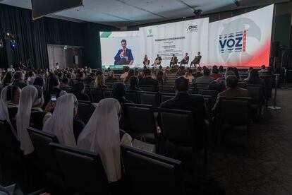 Monjas entre la audiencia del congreso ultraderechista organizado por la  Conferencia Política de Acción Conservadora (CPAC) , este viernes en Ciudad de México.