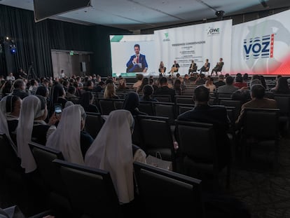 Monjas entre la audiencia del congreso ultraderechista organizado por la  Conferencia Política de Acción Conservadora (CPAC) , este viernes en Ciudad de México.